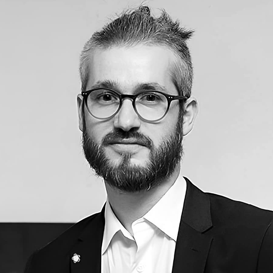 Михаил Левин