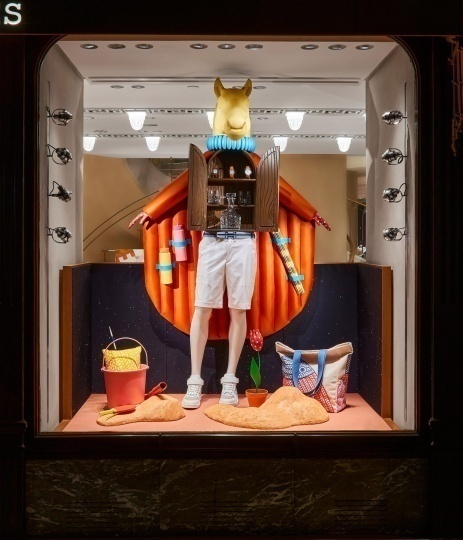 Художник Джоб Смитс преобразит витрины французских магазинов Hermès