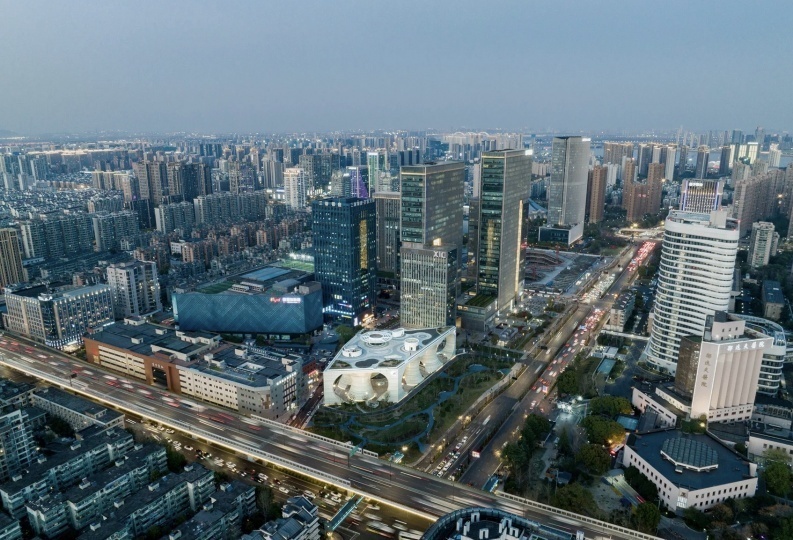 Команда Daniel Statham Studio построила автоматизированную парковку в Китае