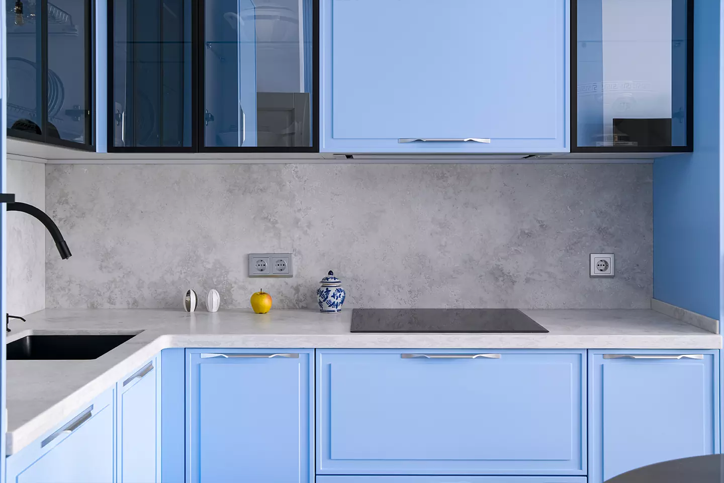 Колоритный интерьер квартиры для молодой девушки — проект Натальи Ливады и Ирины Черкашиной