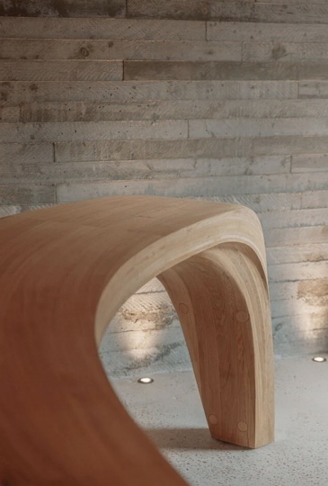 Архитектор Амелия Тавелла сделала бесконечную изогнутую скамью