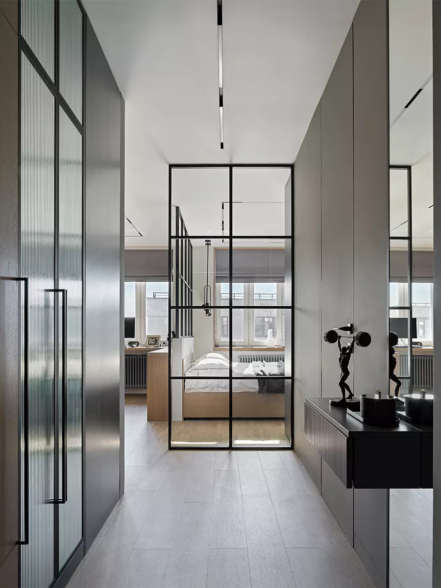 Функциональный интерьер с глубокими зелеными акцентами — проект студии MAD ABOUT INTERIOR