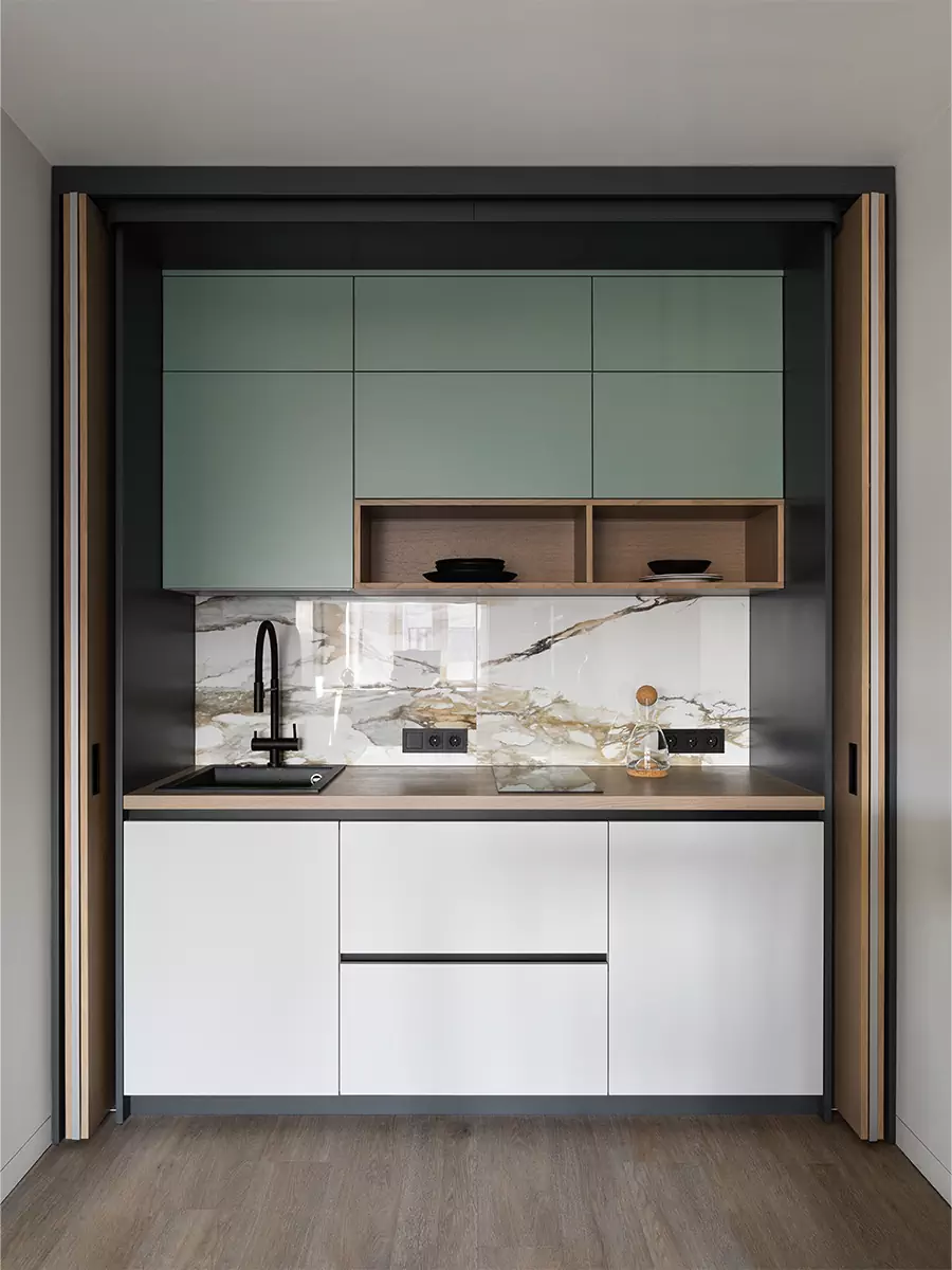 Функциональный интерьер с глубокими зелеными акцентами — проект студии MAD ABOUT INTERIOR