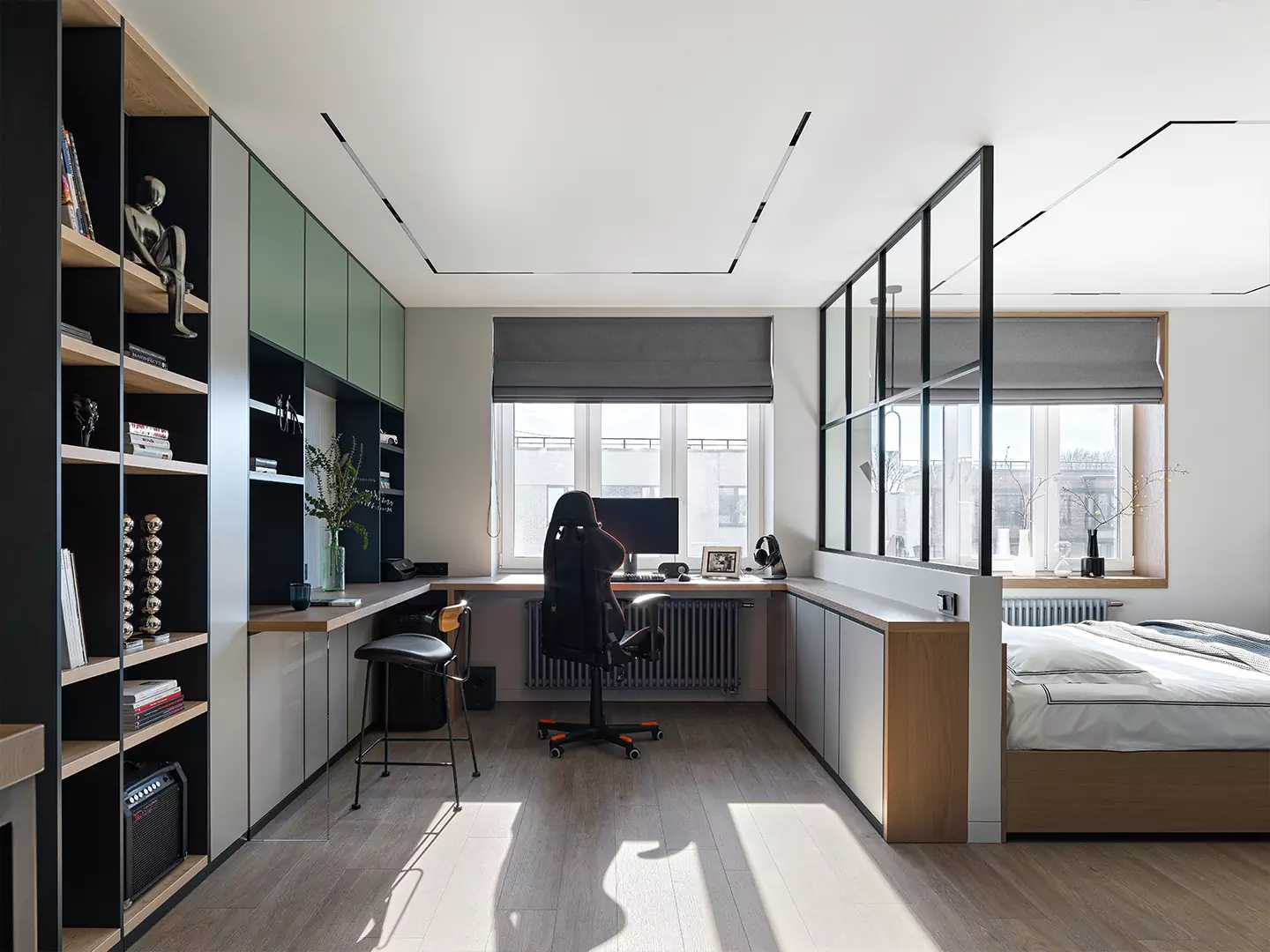 Функциональный интерьер с глубокими зелеными акцентами — проект студии MAD ABOUT INTERIOR