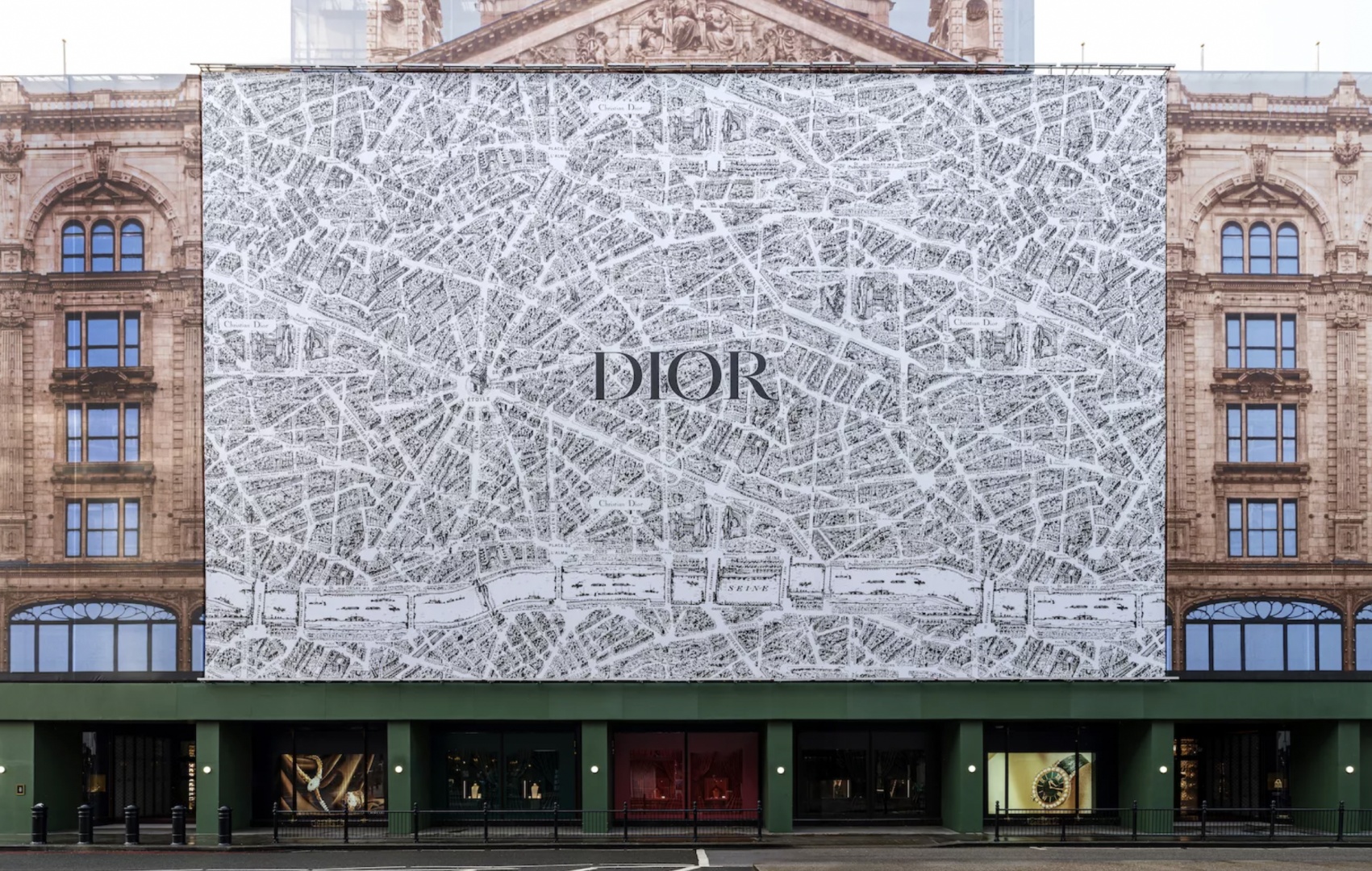 Dior открыл три новых поп-ап пространства в универмаге Harrods