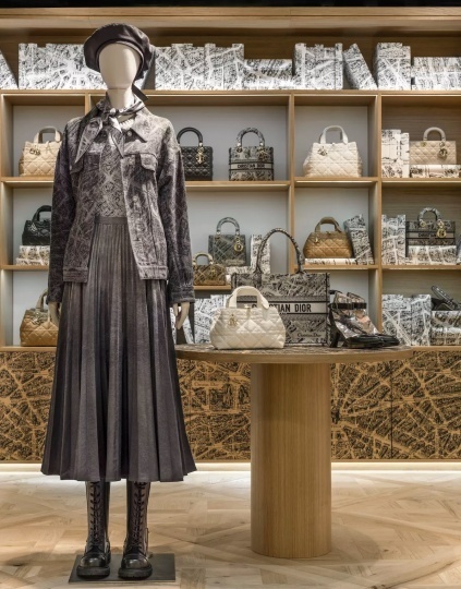 Dior открыл три новых поп-ап пространства в универмаге Harrods