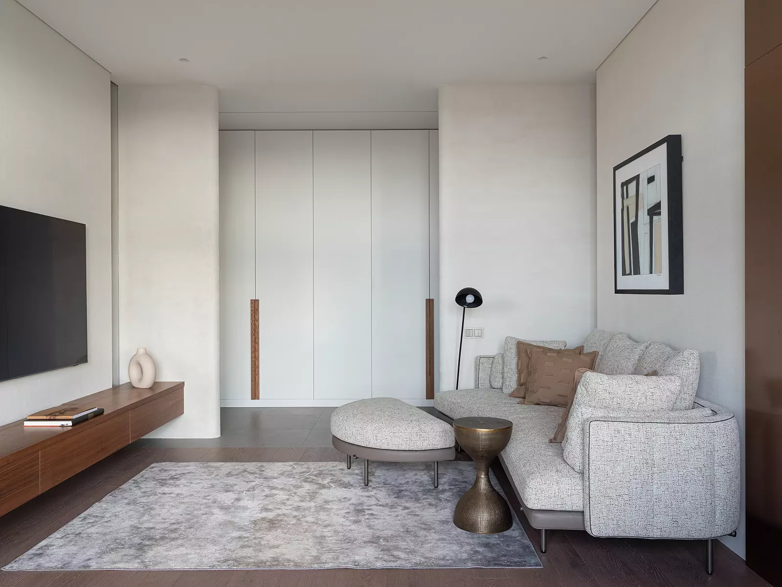 Гармоничный микс натуральных фактур в интерьере семейной квартиры — проект студии Goodone design