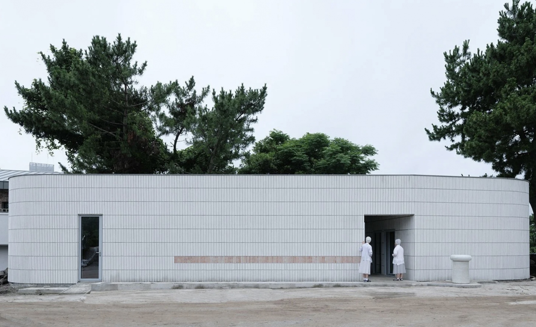 Архитекторы спроектировали пристройку к католической церкви в Южной Корее