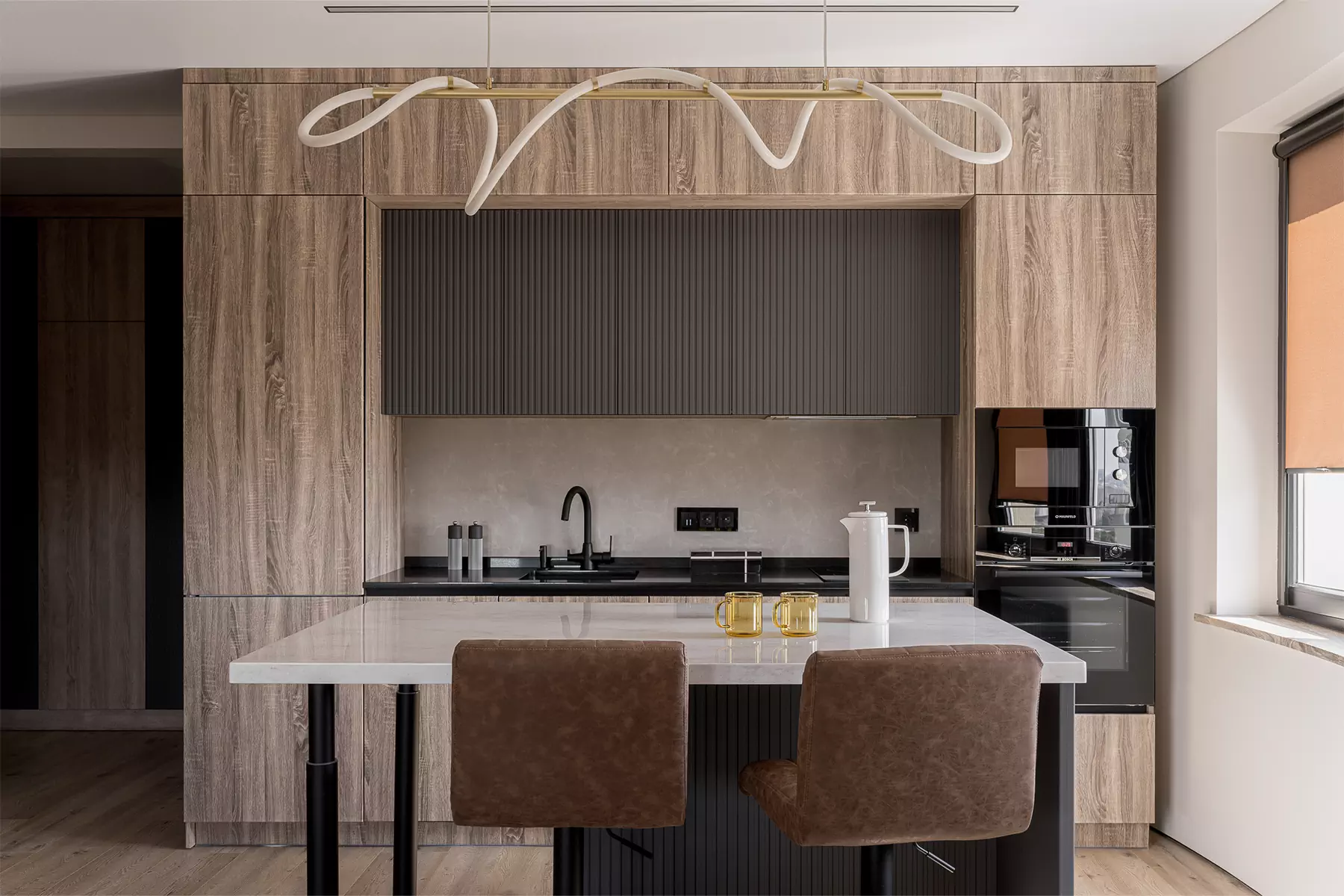 Интерьер семейной квартиры с акцентной покраской стен — проект Юлии Лезовой