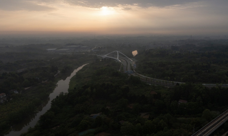 В Чэнду построили первый из серии мостов по проекту Zaha Hadid Architects