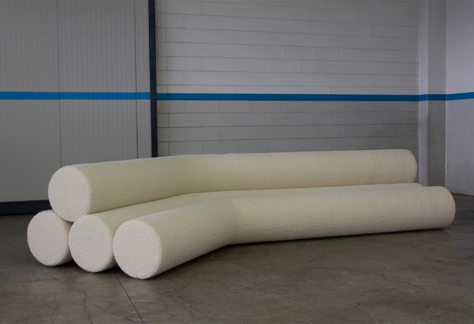 Йорис Поджиоли. Диван Rose. Фото: Émilie Krengel