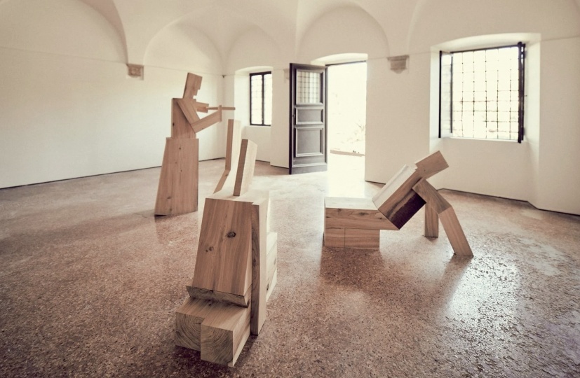Деревянные объекты Алвару Сиза Виейра на Архитектурной биеннале в Венеции