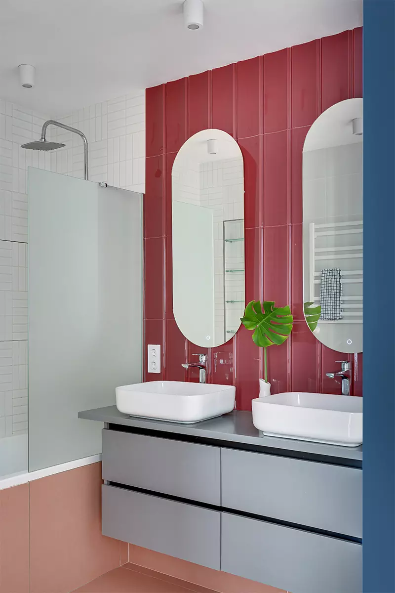 Вкрапления цвета в интерьере квартиры для семьи с тремя детьми — проект Ксении Харламовой