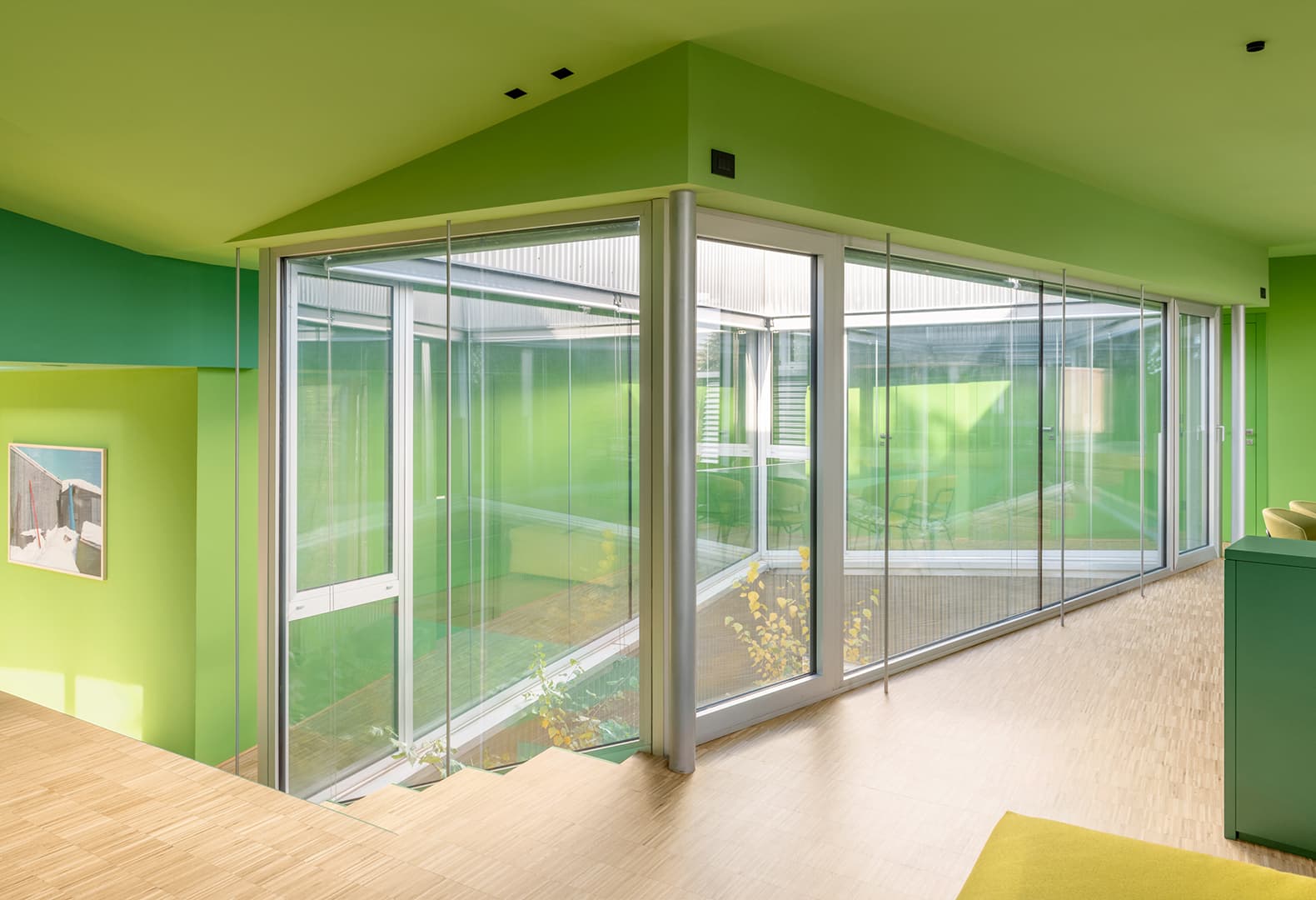 Игра с гравитацией: дом «на ножках» по проекту ELASTICOFarm