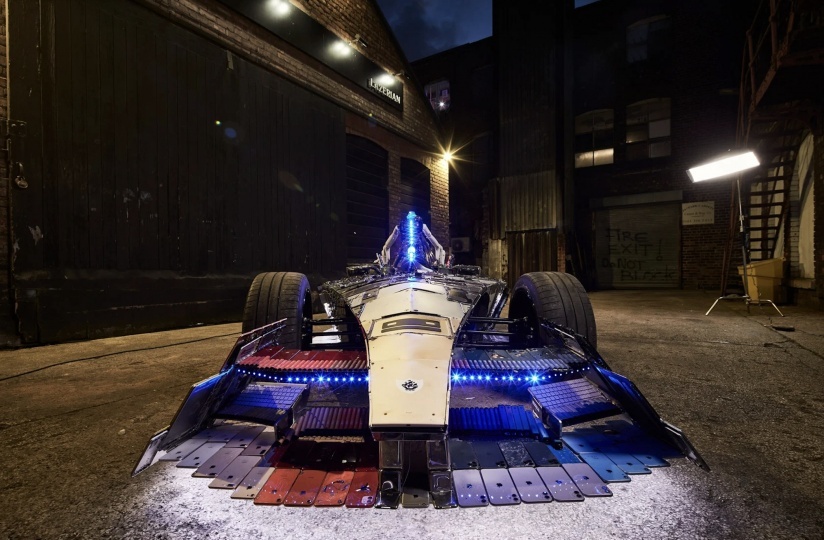 Студия Lazerian построила гоночный автомобиль из электронных отходов