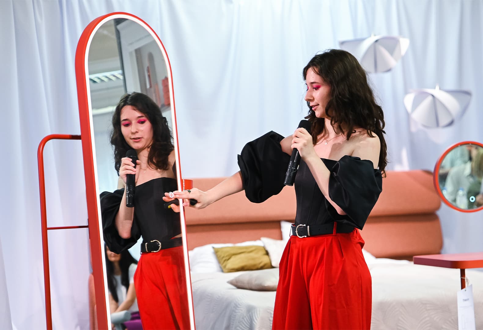 Будуарный столик из коллекции «Тинт», Милана Чтчян