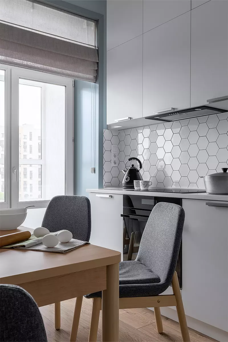 Воздушный интерьер, украшенный работами локальных художников — проект Евгении Мараськовой-Григорянц