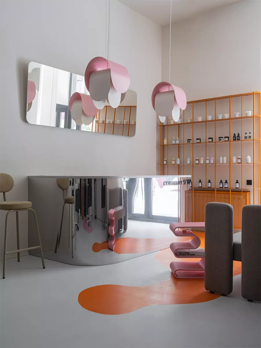 Интерьер парикмахерской, вдохновленный работами Рикардо Бофилла — проект студии Kovalev&Partners