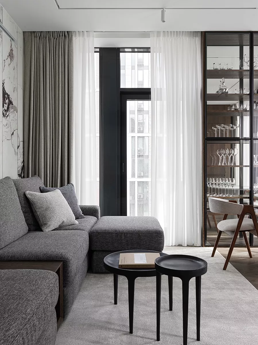 Спокойный интерьер московских апартаментов для молодой девушки — проект студии A&ES