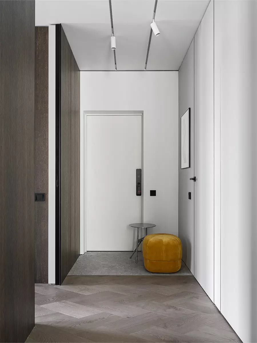 Спокойный интерьер московских апартаментов для молодой девушки — проект студии A&ES