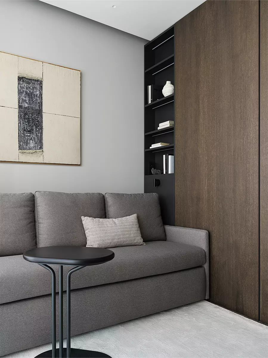 Спокойный интерьер московских апартаментов для молодой девушки — проект студии A&ES