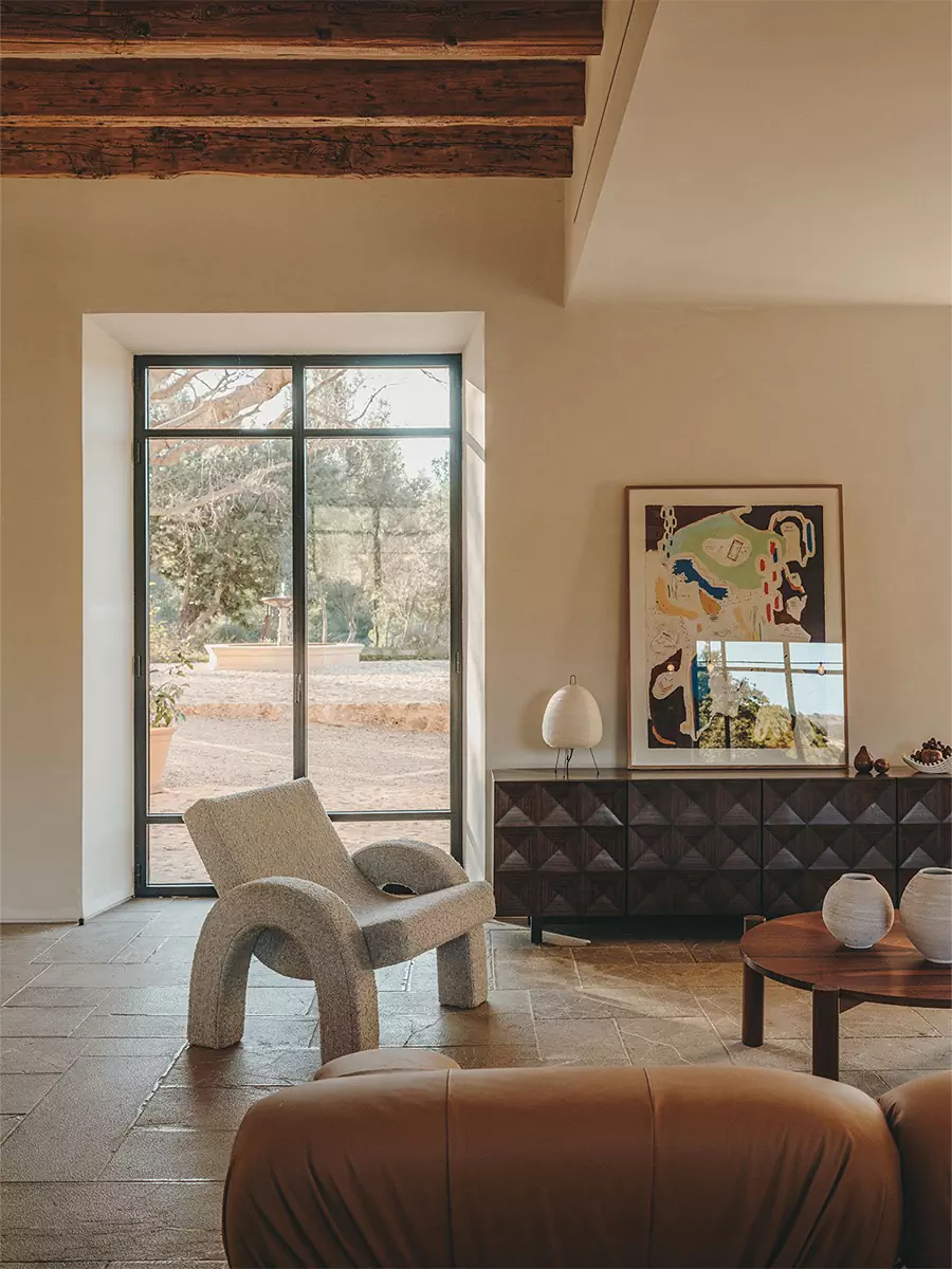 Баланс исторического наследия и современности в интерьере старинной усадьбы на Майорке – проект Фелиу Руллана и Виктории Видаль