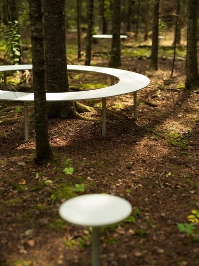 Дизайнер из Монреаля придумал скамейки для взаимодействия с природой