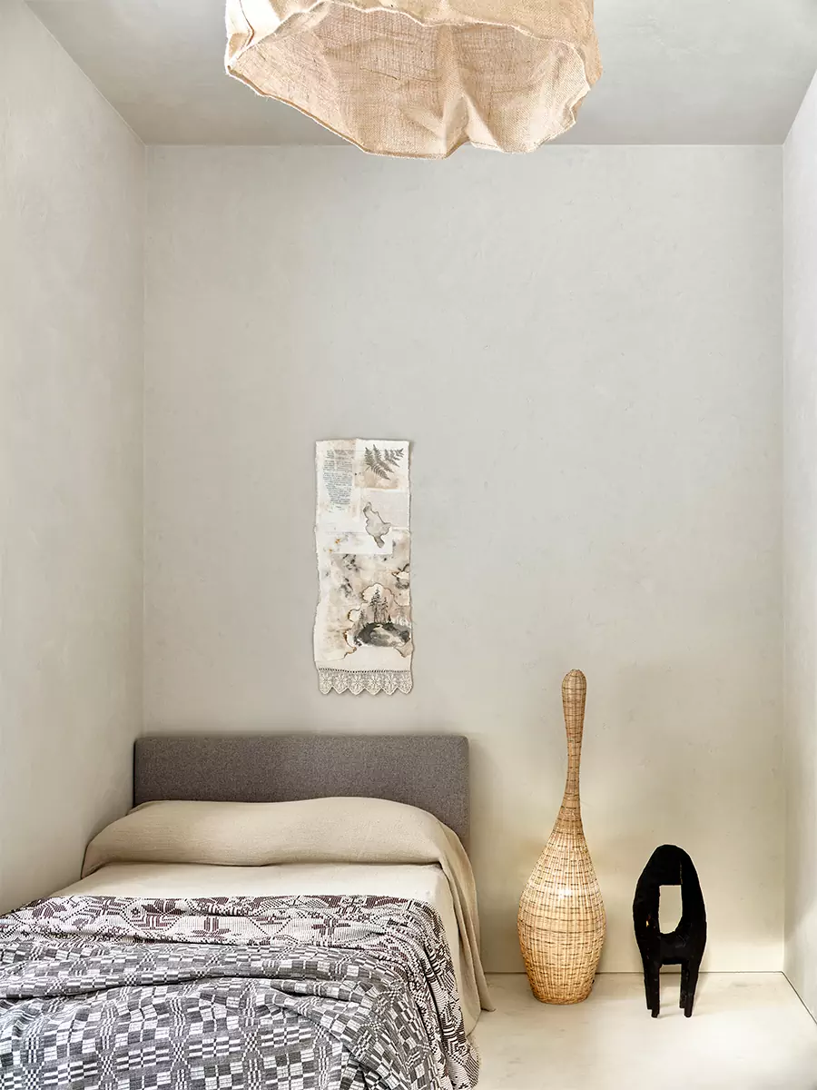 Современный интерьер деревенского дома с искусством и этническим декором — проект Лены Коваленко