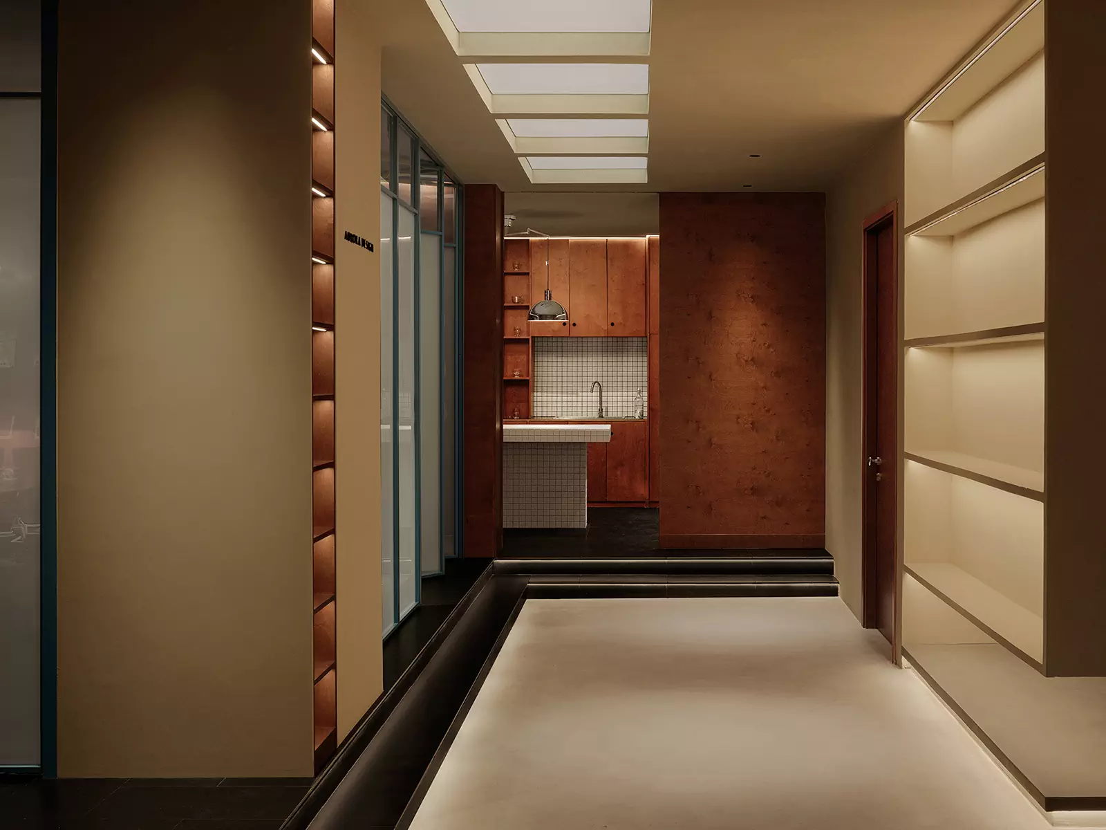 Креативный интерьер офиса китайской дизайн-студии в Куньмине — проект AURORA DESIGN