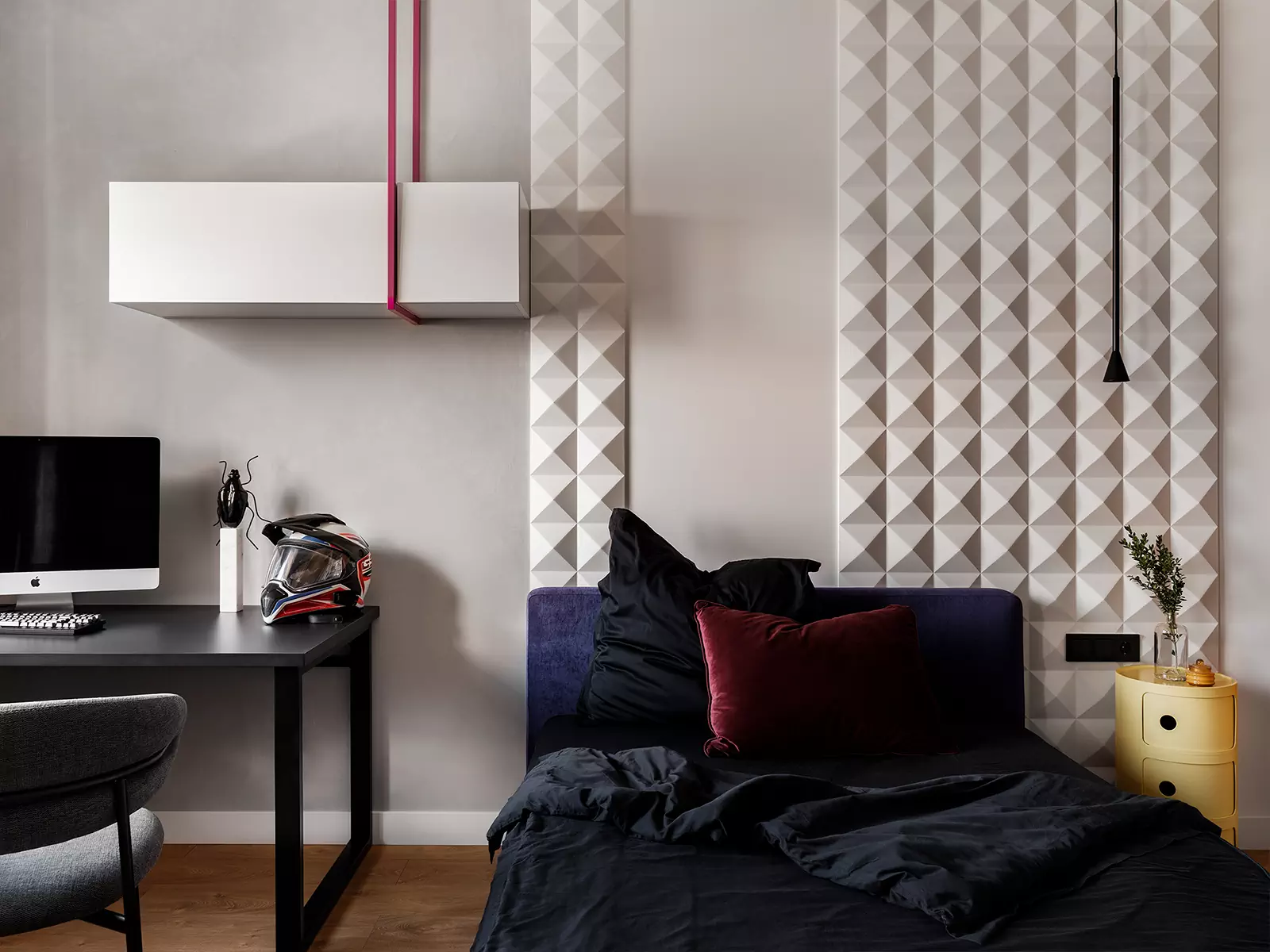 Фактуры сланца и натурального дерева в интерьере квартиры с пятью спальнями — проект студии дизайна интерьеров TOTLstudio