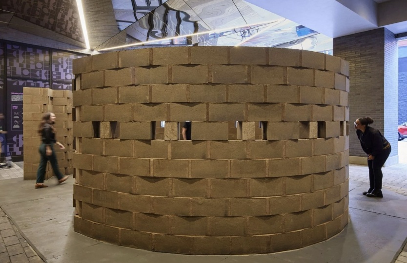 Архитекторы студии SOM сделали инсталляцию из биокирпичей