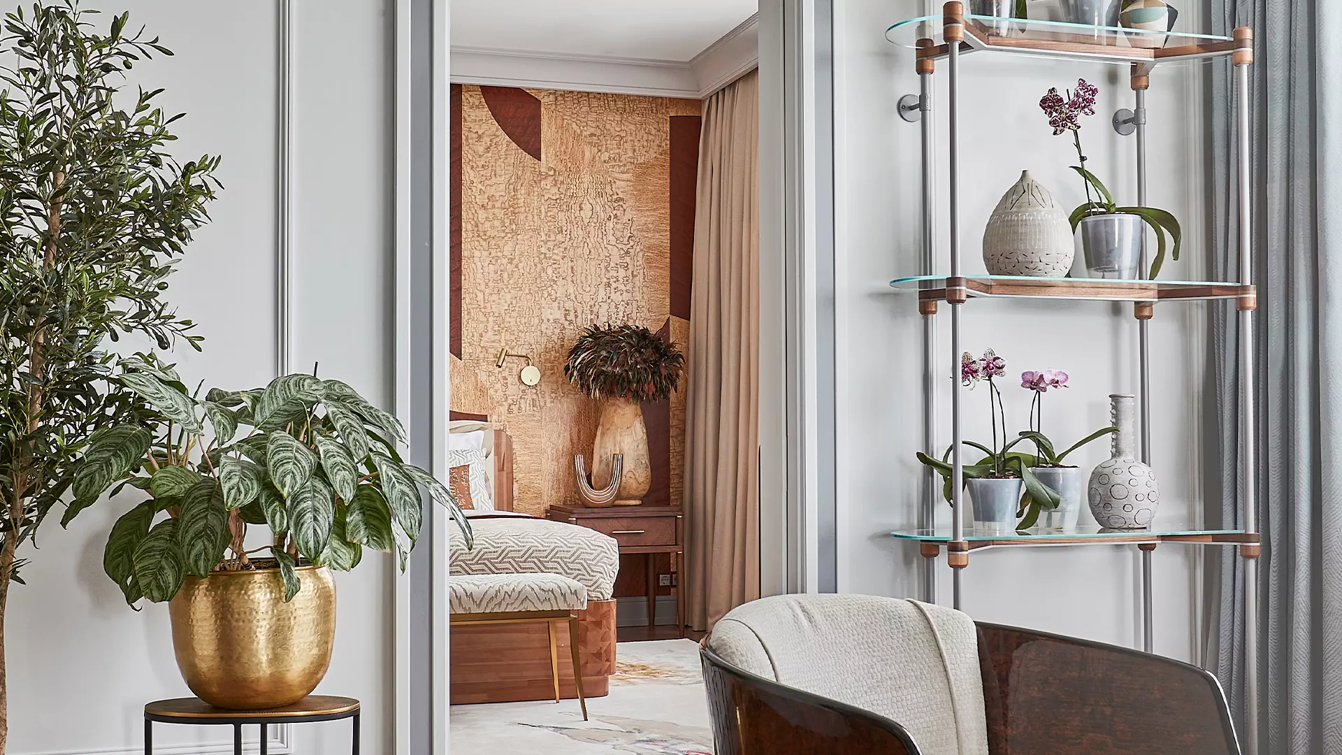 Нежный интерьер квартиры с цветочными мотивами и сотнями орхидей — проект Светланы Юрковой и Елены Никитиной