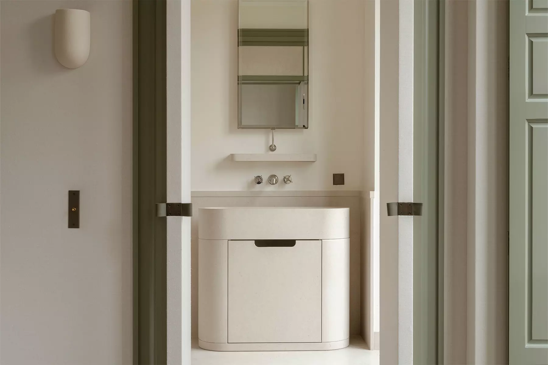 Чарующий микс природных оттенков в интерьере парижской квартиры – проект студии AFTER BACH