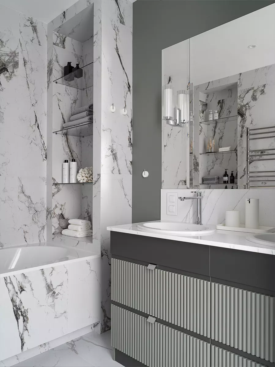 Абстрактное полотно как главный акцент интерьера в классическом стиле — проект Ирины Акимовой