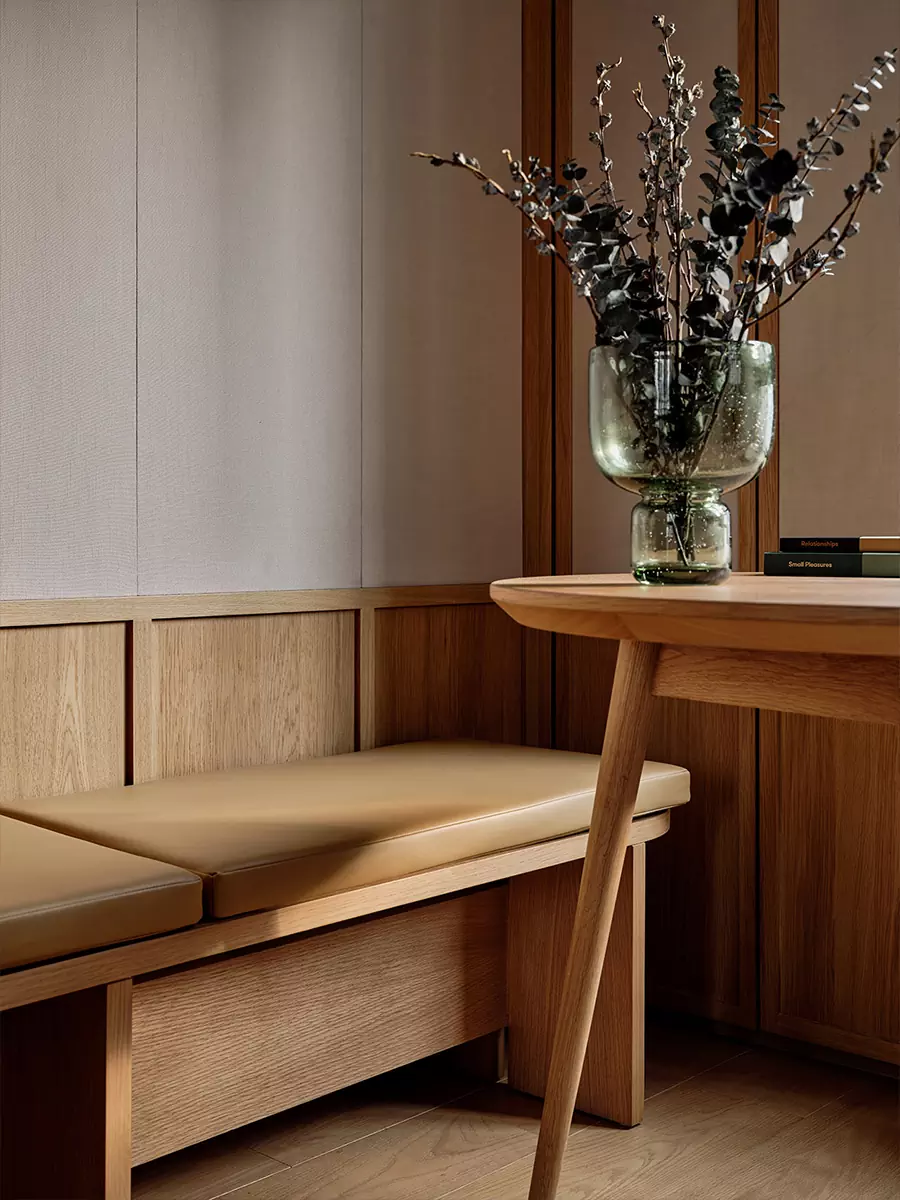 Демократичные материалы в интерьере молодежного гостевого дома в Гонконге — проект студии Linehouse Design