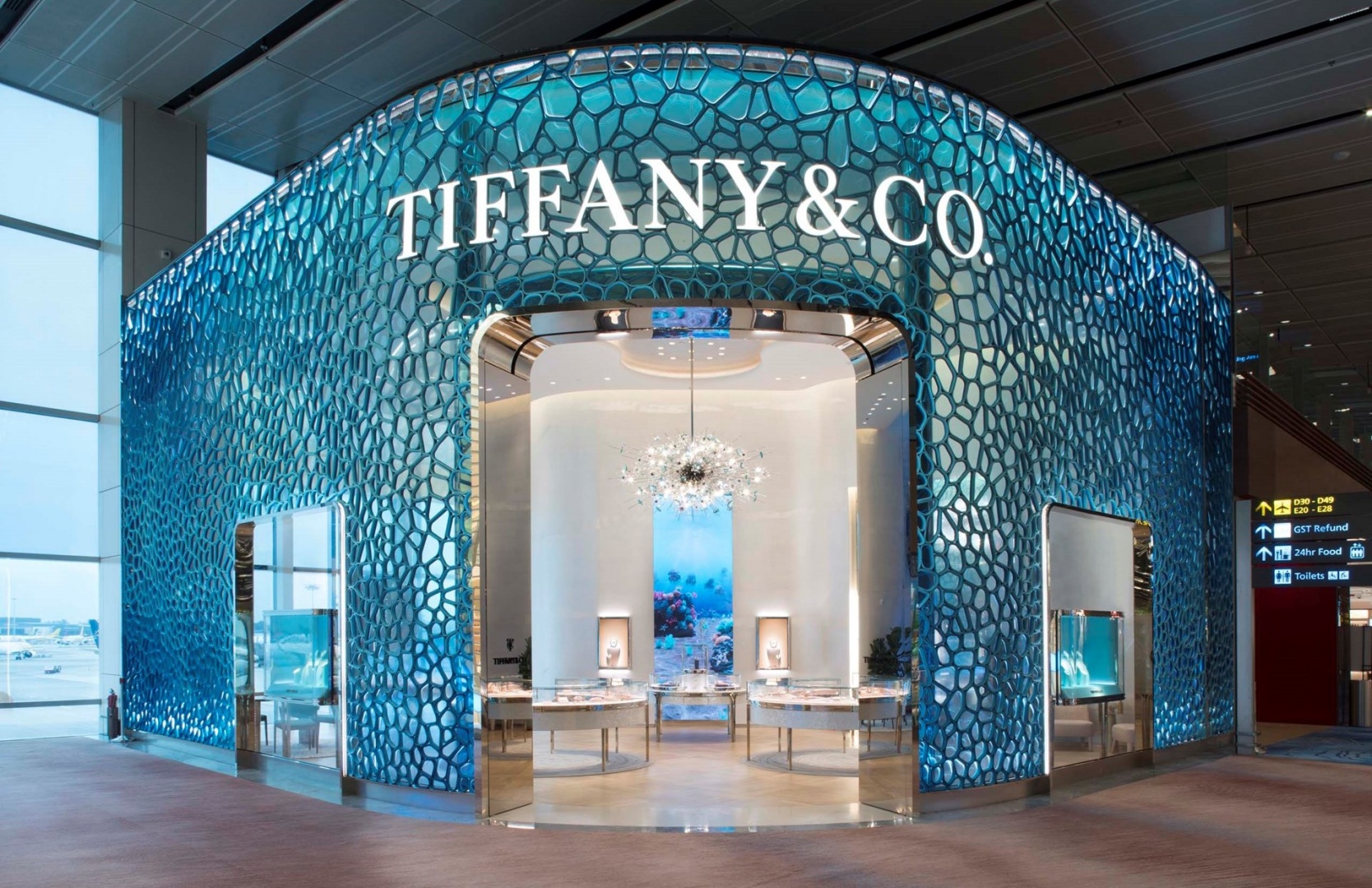 Архитекторы MVRDV дополнили бутик Tiffany & Co. скульптурным фасадом