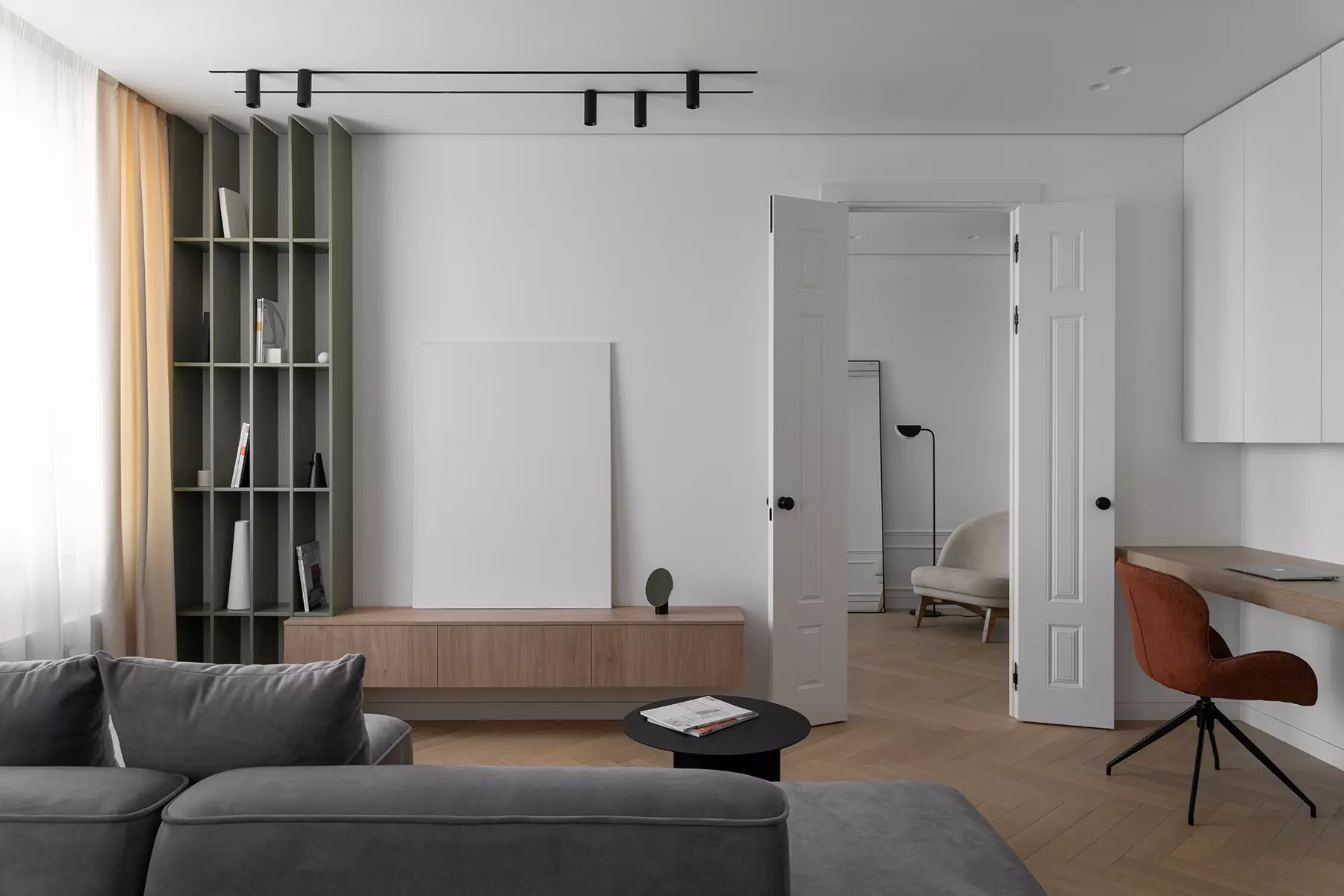 Сбалансированный микс классики и минимализма в интерьере небольшой квартиры — проект Бюро 48