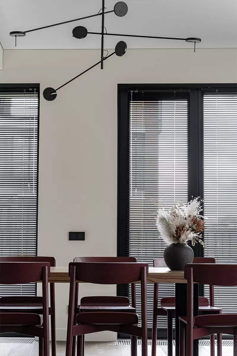 Бордовые акценты в интерьере екатеринбургской квартиры для молодой пары — проект RTUT Design