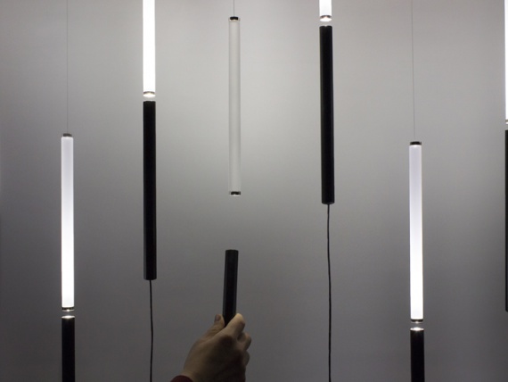 Olivelab используют законы гравитации в новом светильнике Equilibrio