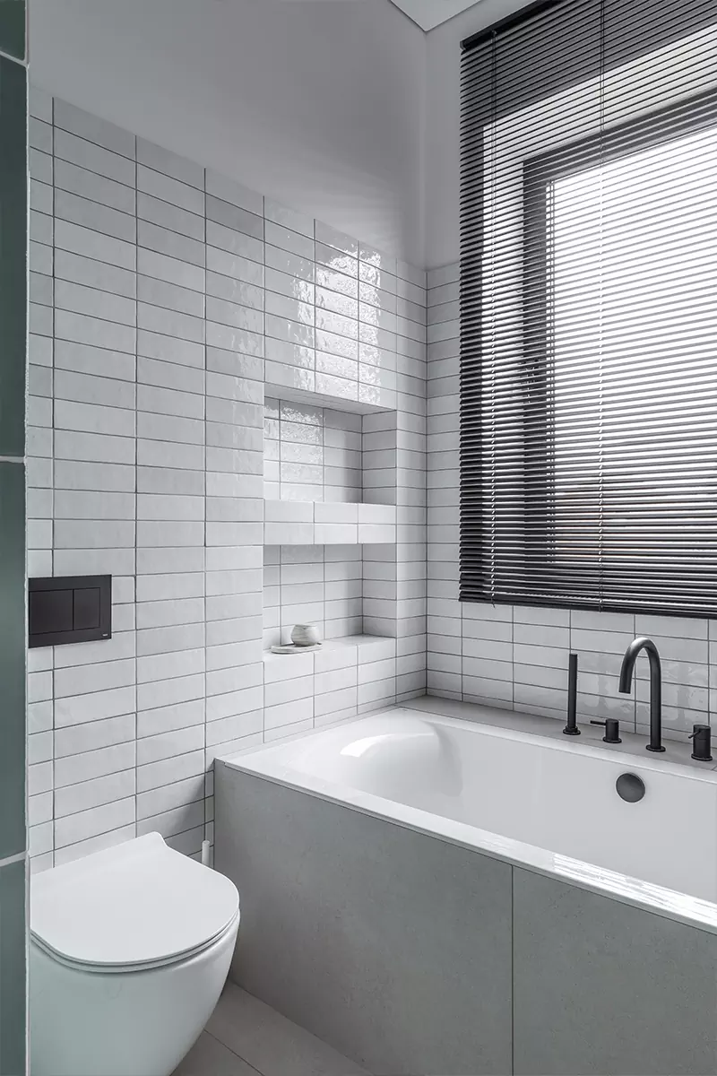 Лаконичный интерьер коттеджа с панорамными окнами и вторым светом — проект Анны и Максима Илющенко