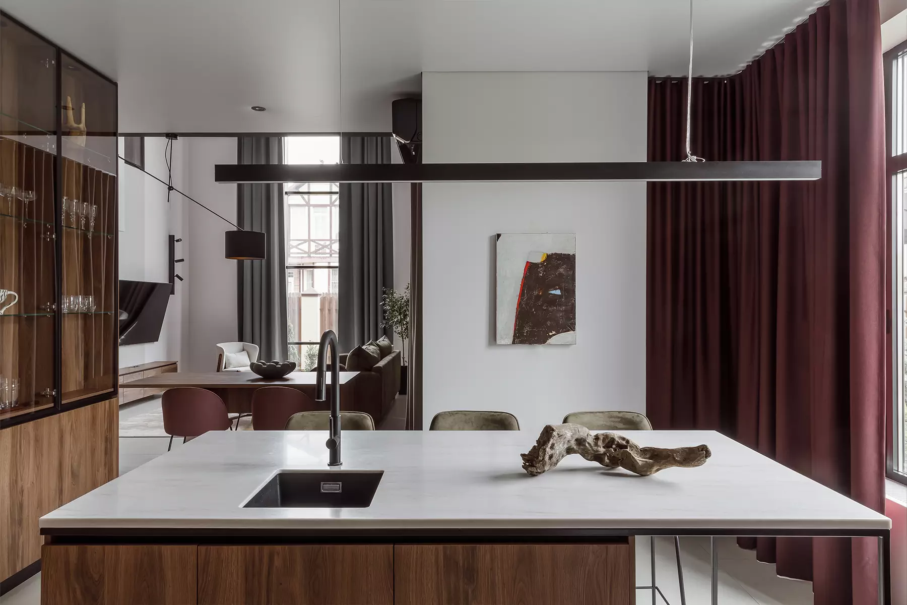 Лаконичный интерьер коттеджа с панорамными окнами и вторым светом — проект Анны и Максима Илющенко