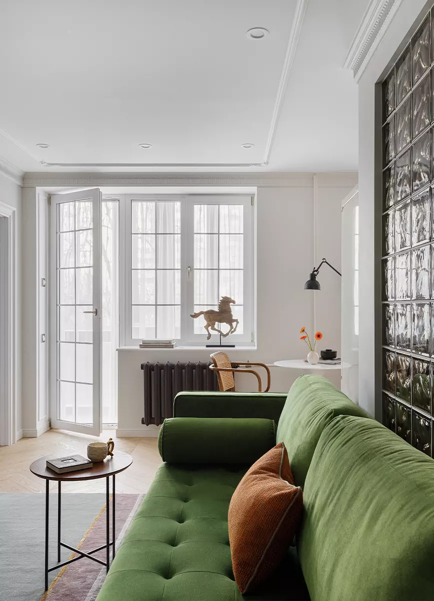 Яркие краски в элегантном интерьере квартиры для взрослой женщины — проект студии GuDesign