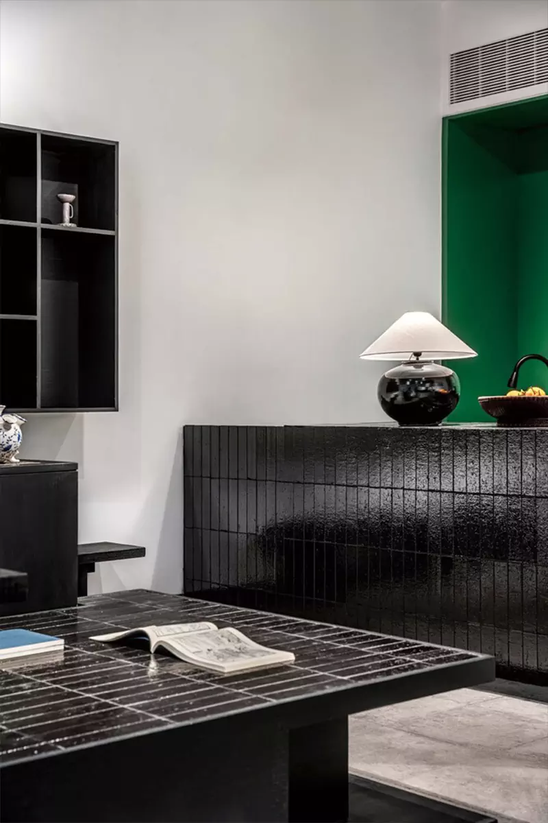 Яркий интерьер социального центра в здании бывшего почтамта в Китае — проект More Design Studio