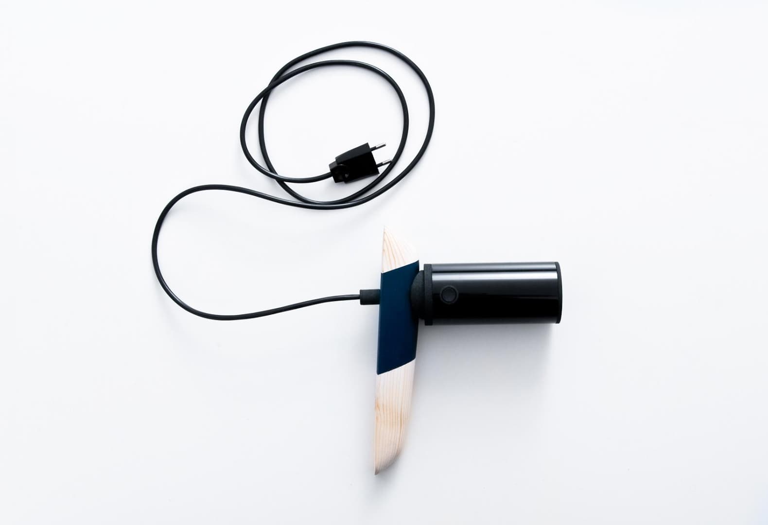 Проект Жан-Батиста Фастре TOMAHAWK — фен с изготовленной вручную деревянной ручкой. Фото: © Jean Baptiste Fastrez