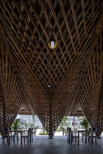 BambuBuild построили ресторан из бамбука во Вьетнаме