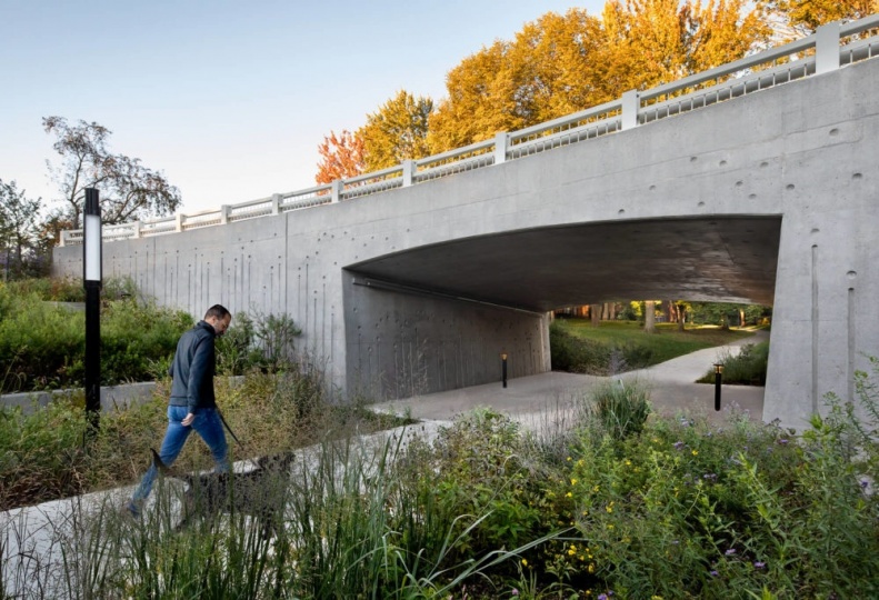В Канаде построили мост из бетона с переработанным стеклом в составе