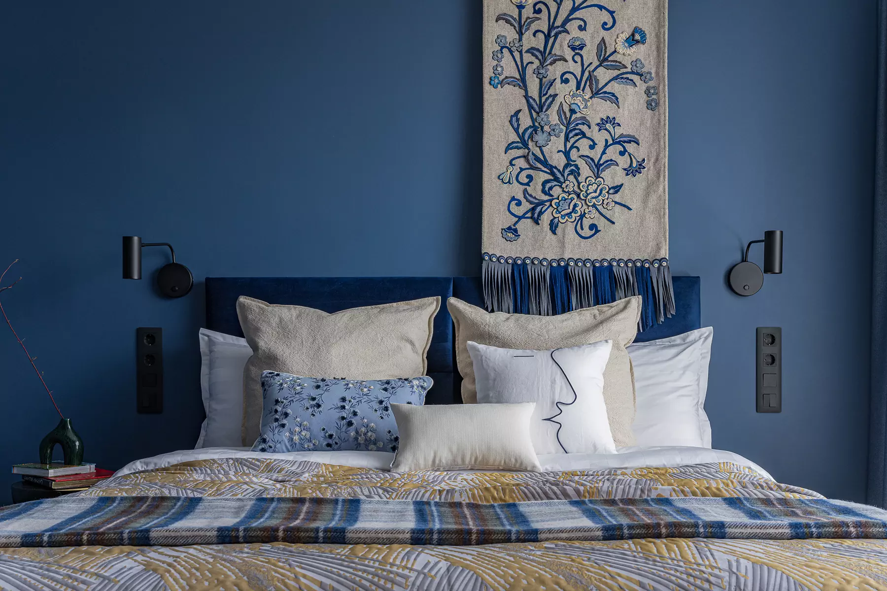 Винтажная мебель и яркие акценты в интерьере квартиры под сдачу в аренду — проект Ольги Коваленко