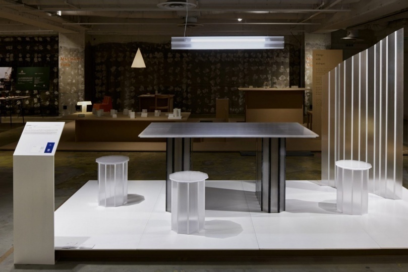 Японские дизайнеры применили остатки поликарбоната для создания мебели