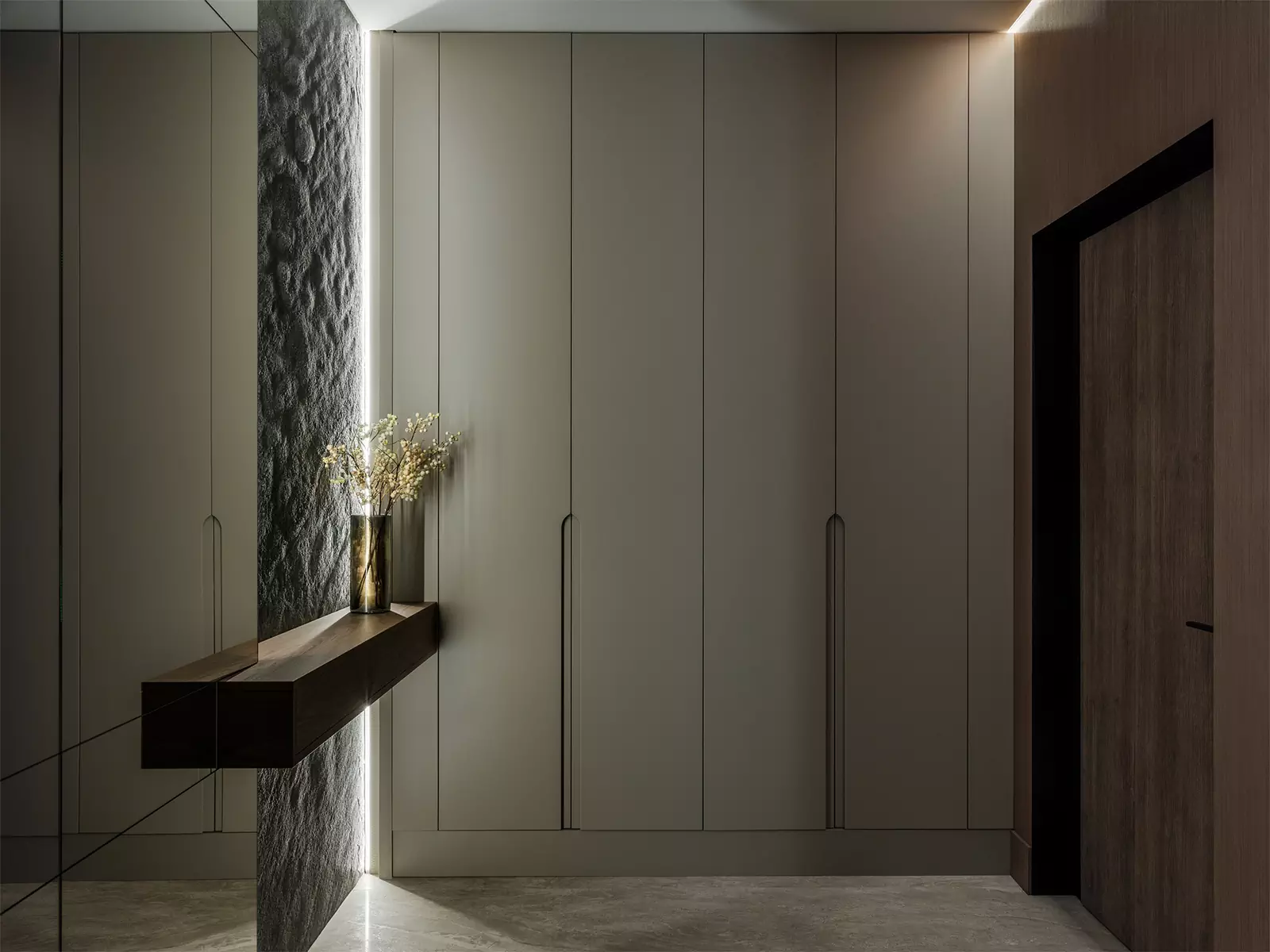 Тактильные материалы и гармоничная палитра в интерьере для взрослой пары — проект студии дизайна БЕЛЯКОВА & КАРАЯНИ