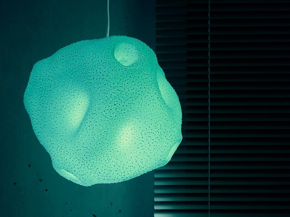 Швейцарские дизайнеры выпустили серию красочных 3D-ламп в виде пыльцы